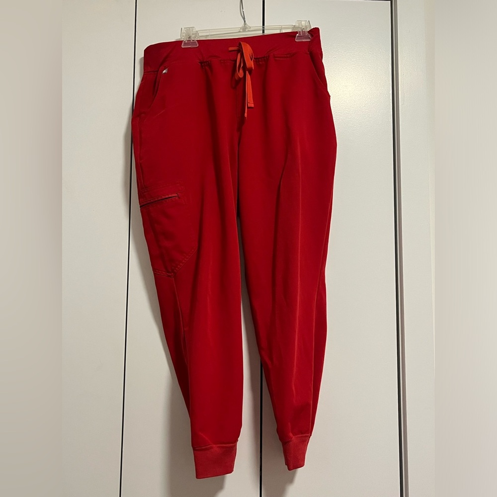Figs WINNING RED Zamora high waisted scrub joggers, size petite XL